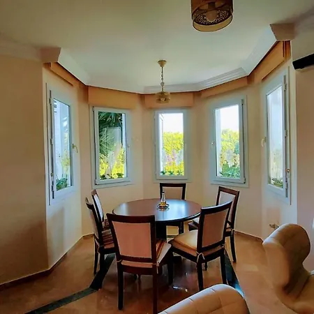 Vilă Very Cosy And Comfortable Villa. *